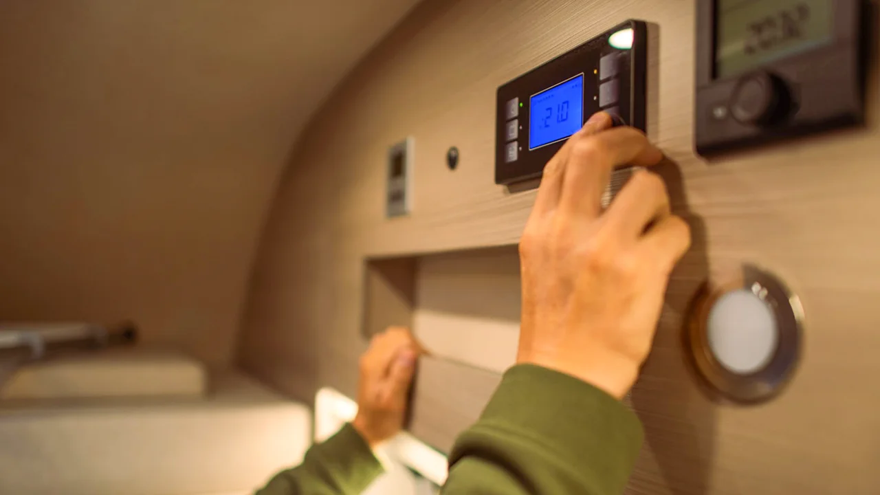 RV thermostat